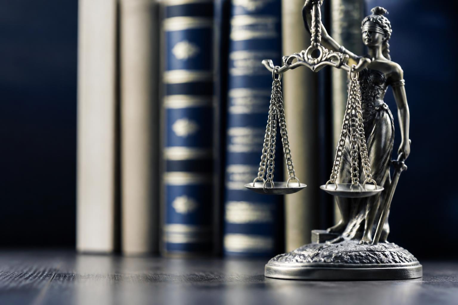 Avukat & Hukuk Bürosu temalı görsel